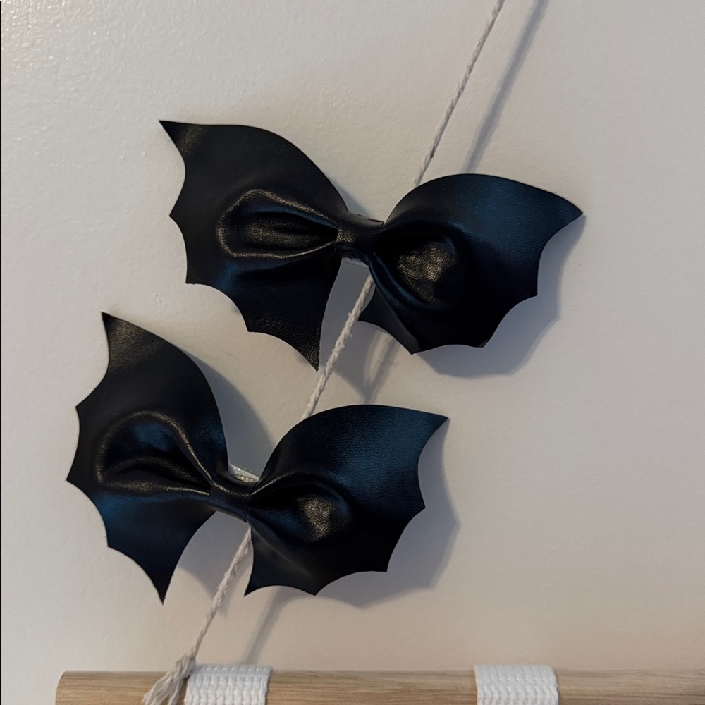 Girls Hair Bows/Holder - Picture 2 of 3
